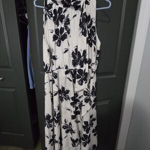 Chic Black and White Floral Maxi Dress